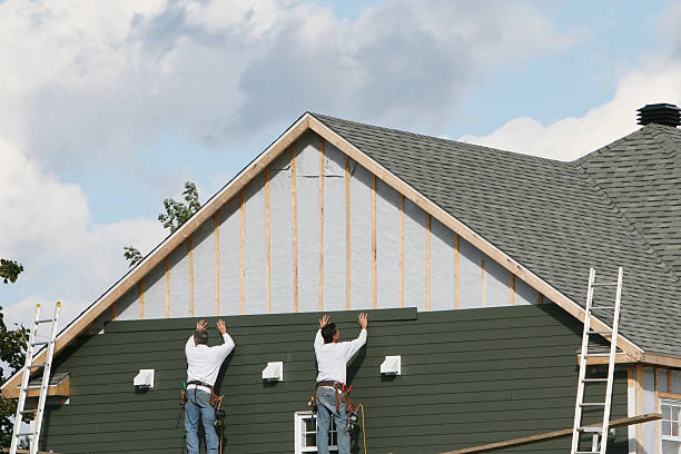 Professional Vinyl Siding technician working in Hyde Park, PA